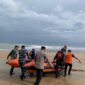 Gerak Cepat Posal Temajuk Laksanakan SAR Korban Tenggelam di Pantai Sambas