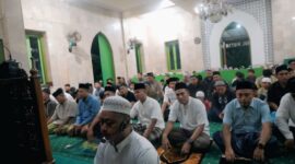 Danrem 121/Abw Gelar Tarawih Perdana Bersama Warga Sintang, Ajak Perbanyak Ibadah di Ramadan 1447 H