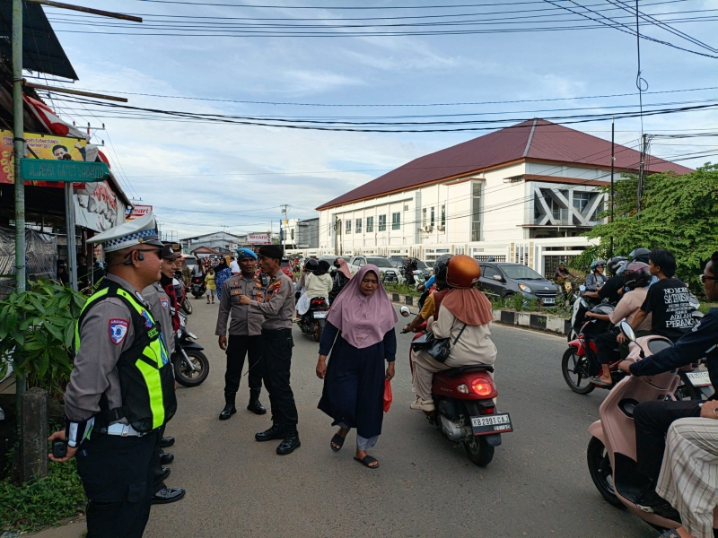 Polres Ketapang Amankan Pasar Juadah Delta Pawan, Lalu Lintas Tetap Lancar