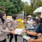 Polwan Polda Kalbar Bagikan Takjil Gratis, Wujud Kedekatan Polisi dan Warga di Pontianak