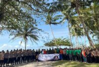 Peringati Hari Sampah Nasional, TNI-Polri dan Pelajar Gotong Royong Bersihkan Pantai Paloh