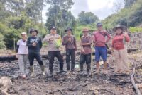 Polisi dan Warga Tanam Jagung di Landak, Polsek Ngabang Dukung Swasembada Pangan