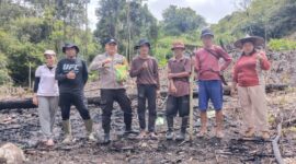 Polisi dan Warga Tanam Jagung di Landak, Polsek Ngabang Dukung Swasembada Pangan