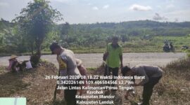 Polisi dan Warga Mandor Tanam Jagung Bersama di Lahan 2 Hektare