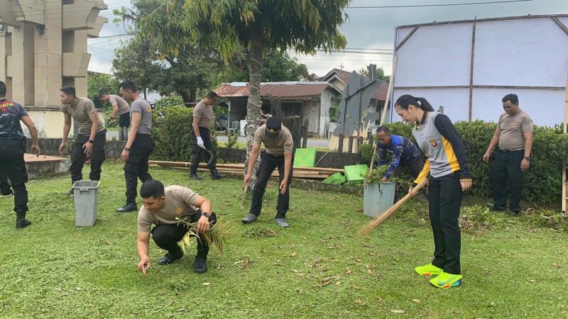Polres Ketapang Aksi Sosial: Bersihkan Masjid Hingga Fasilitas Publik