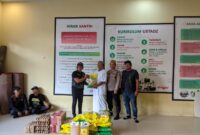 Komunitas Motor Black Jack Landak Salurkan Bansos ke Pondok Tahfidz Ngabang, Didampingi Satbinmas Polres