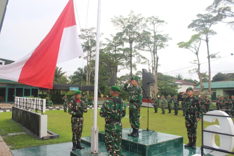 Perdana Pimpin Upacara, Kasdim 1206/Putussibau Mayor Inf Eriyadi Esnurdin Tekankan Disiplin dan Loyalitas Prajurit