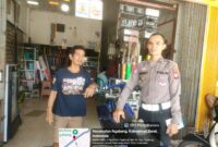 Patroli Sambang Polsek Ngabang, Polisi Ajak Warga Aktif Jaga Keamanan Lingkungan