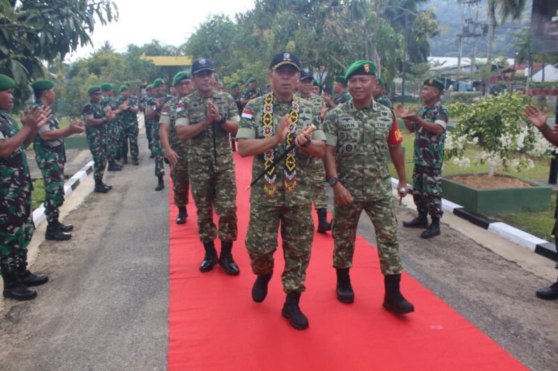 Danrem 121/Abw Brigjen TNI Purnomosidi Dampingi Pangdam XII/Tpr Kunker ke Kodim 1202/Singkawang, Tekankan Kemanunggalan TNI-Rakyat