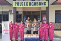 Polres Landak dan Polsek Ngabang Bagikan 50 Takjil Ramadhan 2026, AKP Zuanda, S.H. Pimpin Langsung