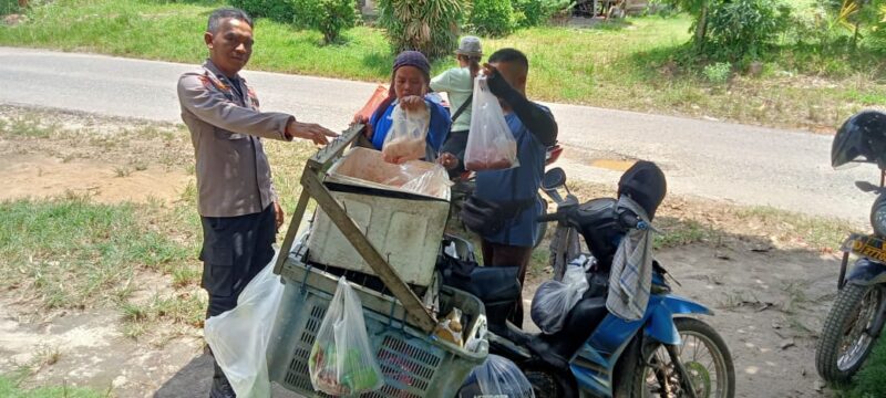 Melalui Sambang, Kanit Binmas Polsek Sebangki Pererat Hubungan dengan Penjual