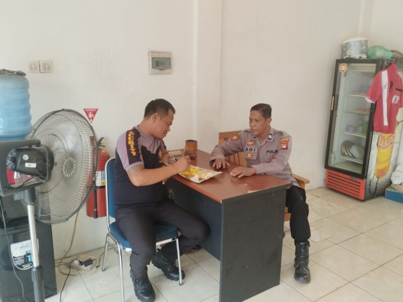 Saat Satpam Bertugas, Polisi Hadir Bawa Rasa Aman di Siang Hari