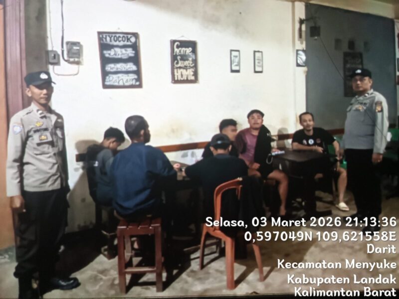 Patroli Rutin Malam Hari Polsek Menyuke Tingkatkan Keamanan Wilayah Desa Darit