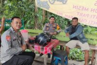 Patroli Rutin Polsek Menjalin, Polisi Ajak Warga Desa Sepahat Jaga Keamanan