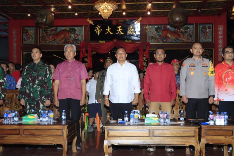 Kapolres Ketapang AKBP Muhammad Harris, S.H., S.I.K., M.I.K., CPHR Hadiri Puncak Cap Go Meh 2577 dan Lepas Pawai Naga di Klenteng Tua Pek Kong