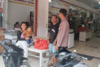 Patroli Siang Humanis Polsek Sengah Temila, Polisi Sapa Warga dan Sampaikan Pesan Kamtibmas