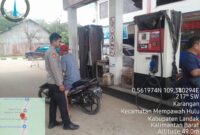 Personel Polsek Mempawah Hulu Sambangi SPBU, Briptu Ceron dan Briptu Albertus Pastikan Situasi Aman