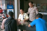 Patroli Dialogis Polsek Sengah Temila, Polisi Humanis Berdialog dengan Warga Jaga Kamtibmas