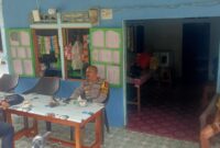 Kapolsek Sebangki Ipda Rudiansyah Duduk Santai Bersama Warga Sebangki Pererat Kedekatan