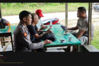 Patroli Dialogis Polsek Sengah Temila, Polisi dan Warga Ngopi Bareng Bahas Kamtibmas