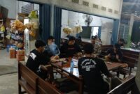 Patroli Dialogis Polsek Mandor Pererat Kedekatan Polisi dan Masyarakat