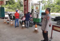 Jelang Idul Fitri, Polsek Mandor Patroli Siang Pantau Aktivitas di SPBU