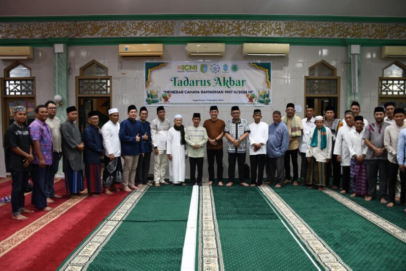 Di Masjid Al-Amin Sintang, Bala–Ronny Perkuat Silaturahmi Lewat Tadarus Akbar