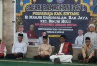 Kehadiran Bupati Sintang Meriahkan Safari Ramadhan Puspawaja di Masjid Darussalam