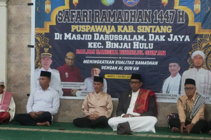 Kehadiran Bupati Sintang Meriahkan Safari Ramadhan Puspawaja di Masjid Darussalam