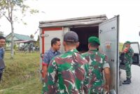 Koramil 1206-06/Batang Lupar dan Satgas Pamtas Pos Kapar Periksa Kendaraan di Jalur Perbatasan