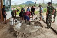 Wujud Kepedulian TNI, Babinsa Puring Kencana Gotong Royong di Masjid Mujahidin