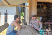 Polisi dan Warga Ngobrol Santai, Pesan Keamanan Disampaikan Humanis