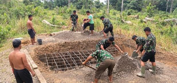 Kodim 1206/Putussibau Bangun Jembatan Desa Sebintang Kalis dalam Program Nasional 218 Jembatan