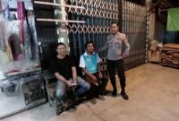 Patroli Malam Polsek Menjalin di Pasar Menjalin, Aipda Slamet D. dan Brigpol Viter S. Jaga Kamtibmas
