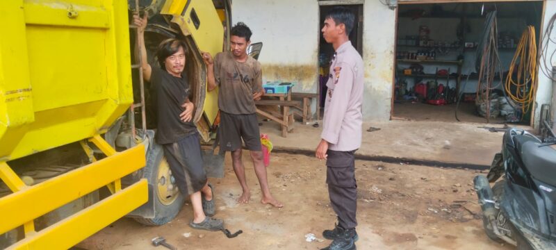 Polisi Humanis Datangi Pusat Aktivitas Warga, Pastikan Situasi Aman