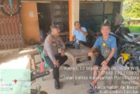 Polsek Air Besar Sambangi Warga Desa Serimbu, Sampaikan Pesan Kamtibmas Secara Humanis