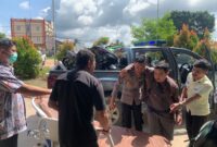 Kecelakaan Motor di Jalan Poros Tengah Melawi, Polisi Patroli Langsung Beri Pertolongan