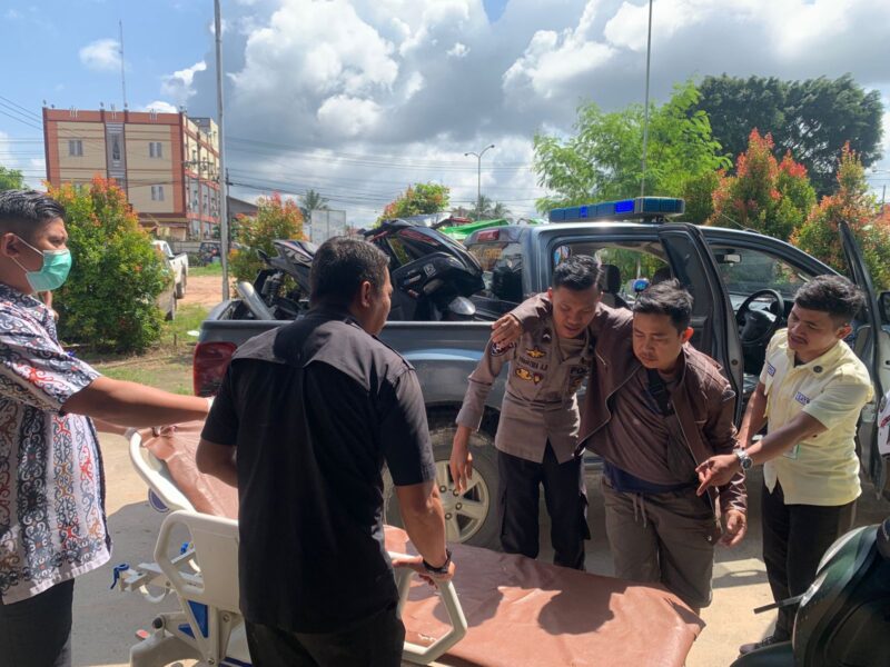 Kecelakaan Motor di Jalan Poros Tengah Melawi, Polisi Patroli Langsung Beri Pertolongan