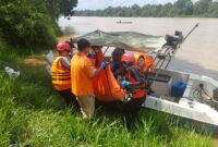 Korban Tenggelam HD (14) Ditemukan di Sungai Melawi, Tim Gabungan Lakukan Evakuasi