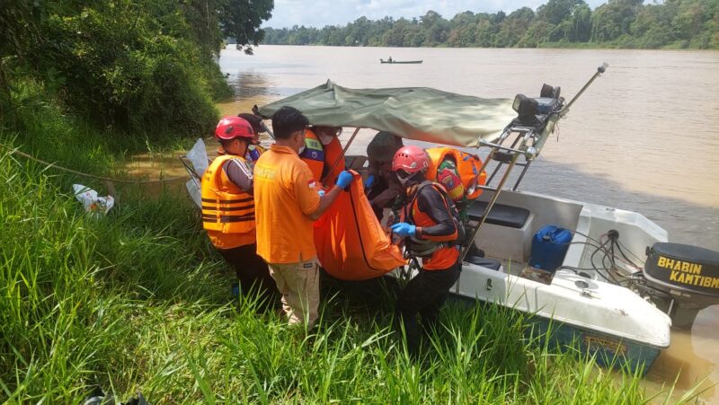Korban Tenggelam HD (14) Ditemukan di Sungai Melawi, Tim Gabungan Lakukan Evakuasi