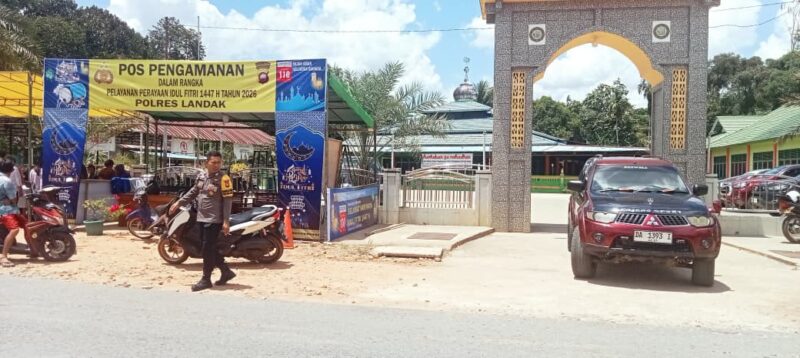 Personel Polsek Mempawah Hulu Amankan Ibadah Sholat Jumat di Masjid Nurul Bustanul Jannah Desa Karangan