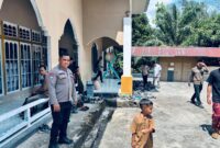 Hadirkan Rasa Aman Saat Warga Sholat Jumat, Polsek Kuala Behe Lakukan Pengamanan di Masjid Nurul Iman
