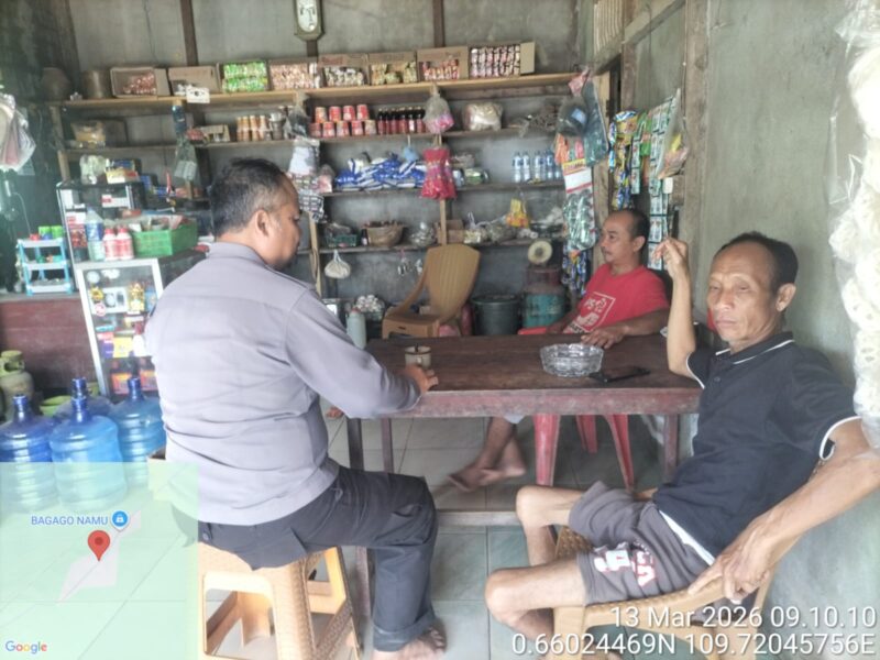 Patroli Humanis Polsek Meranti, Polisi Duduk Bareng Warga di Warung Sampaikan Pesan Kamtibmas