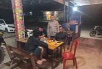 Patroli Malam Polsek Sengah Temila Humanis, Polisi Sapa Warga dan Jaga Kamtibmas