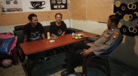 Ngopi Bareng Warga, Polisi Mandor Sampaikan Pesan Kamtibmas Secara Humanis