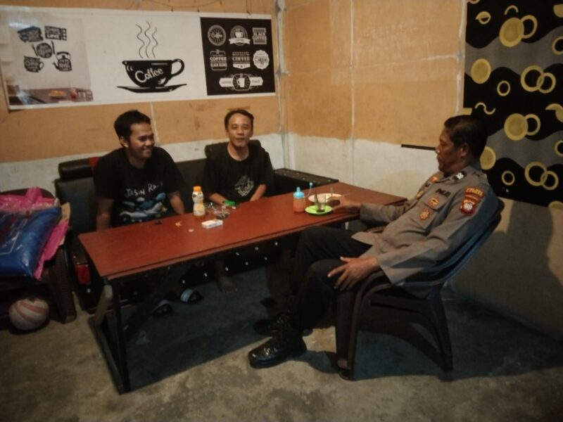 Ngopi Bareng Warga, Polisi Mandor Sampaikan Pesan Kamtibmas Secara Humanis