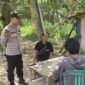 Panas Tak Halangi Tugas, Polisi Sambangi Warga Jaga Keamanan