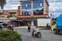 Pengamanan Lebaran 2026, Polres Sintang Kendalikan Lalu Lintas di Kawasan Tugu Jam