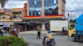 Pengamanan Lebaran 2026, Polres Sintang Kendalikan Lalu Lintas di Kawasan Tugu Jam