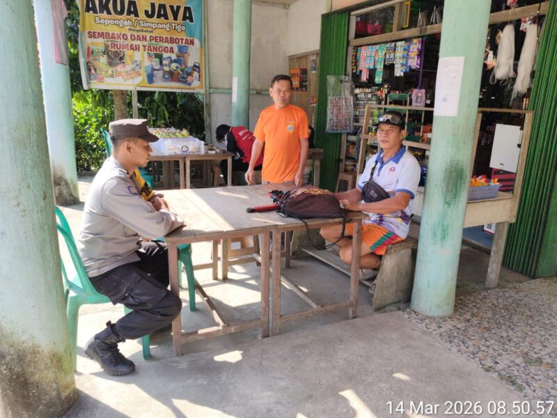 Cara Humanis Polisi Jaga Keamanan Jelang Lebaran, Duduk Santai Sambil Beri Imbauan